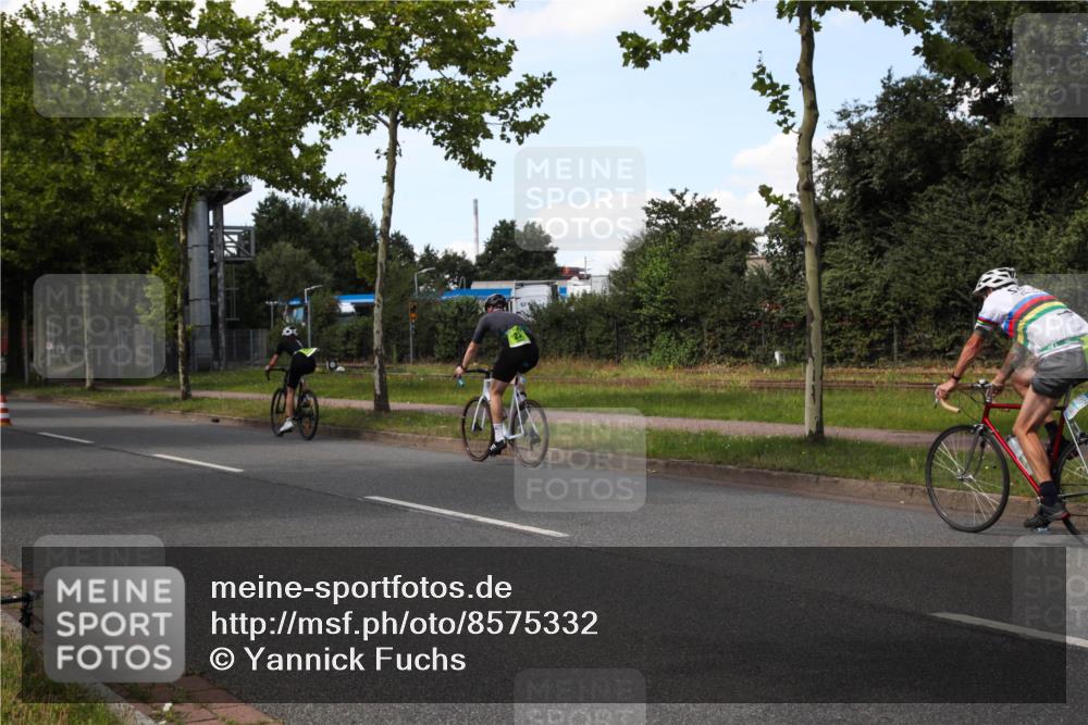 10.08.2025 - GEWOBA Citytriathlon Bremen Yannick Fuchs http://msf.ph/oto/8575332 10.08.2025 14:24:00 Radfahren 128, 221 meine-sportfotos.de