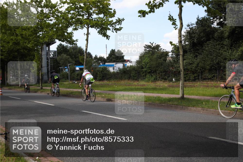 10.08.2025 - GEWOBA Citytriathlon Bremen Yannick Fuchs http://msf.ph/oto/8575333 10.08.2025 14:24:02 Radfahren 221 meine-sportfotos.de