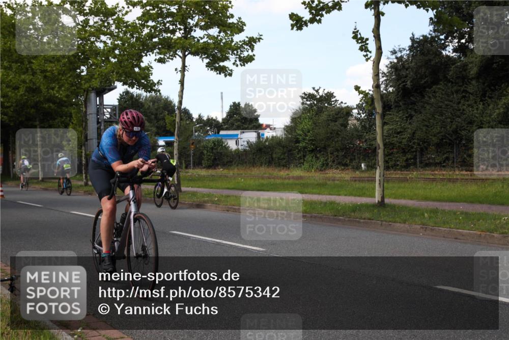 10.08.2025 - GEWOBA Citytriathlon Bremen Yannick Fuchs http://msf.ph/oto/8575342 10.08.2025 14:24:21 Radfahren 169, 436, 474 meine-sportfotos.de