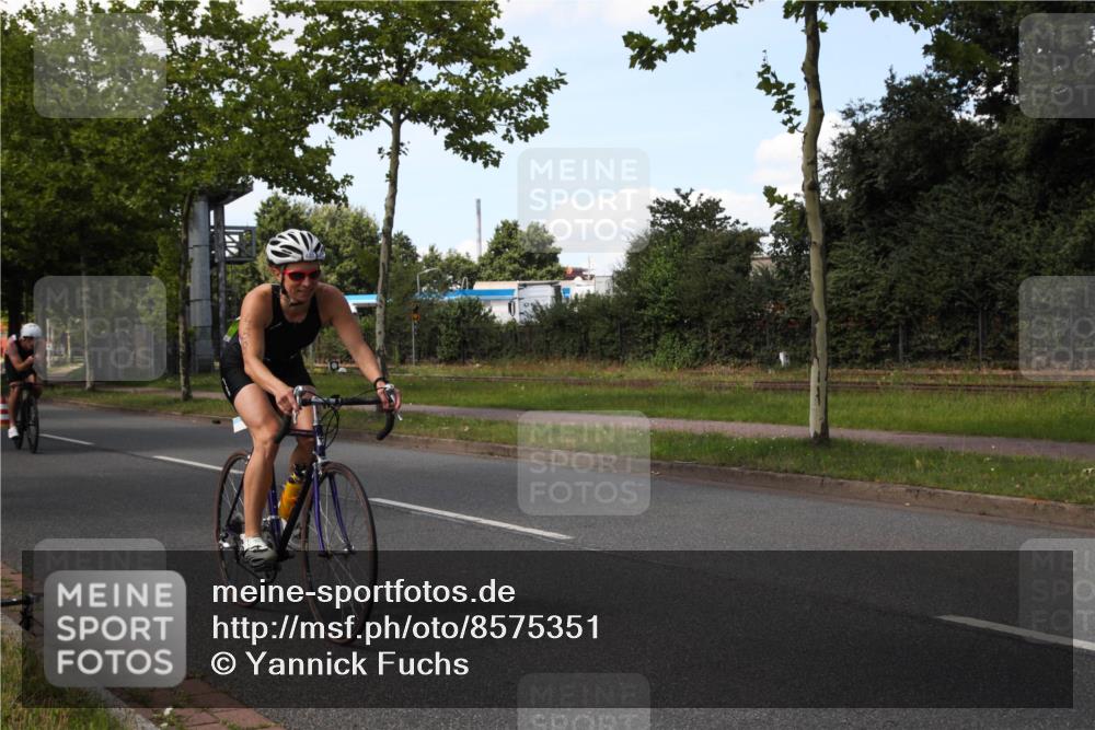 10.08.2025 - GEWOBA Citytriathlon Bremen Yannick Fuchs http://msf.ph/oto/8575351 10.08.2025 14:24:40 Radfahren 3, 165, 180, 247, 298, 332, 432, 488 meine-sportfotos.de