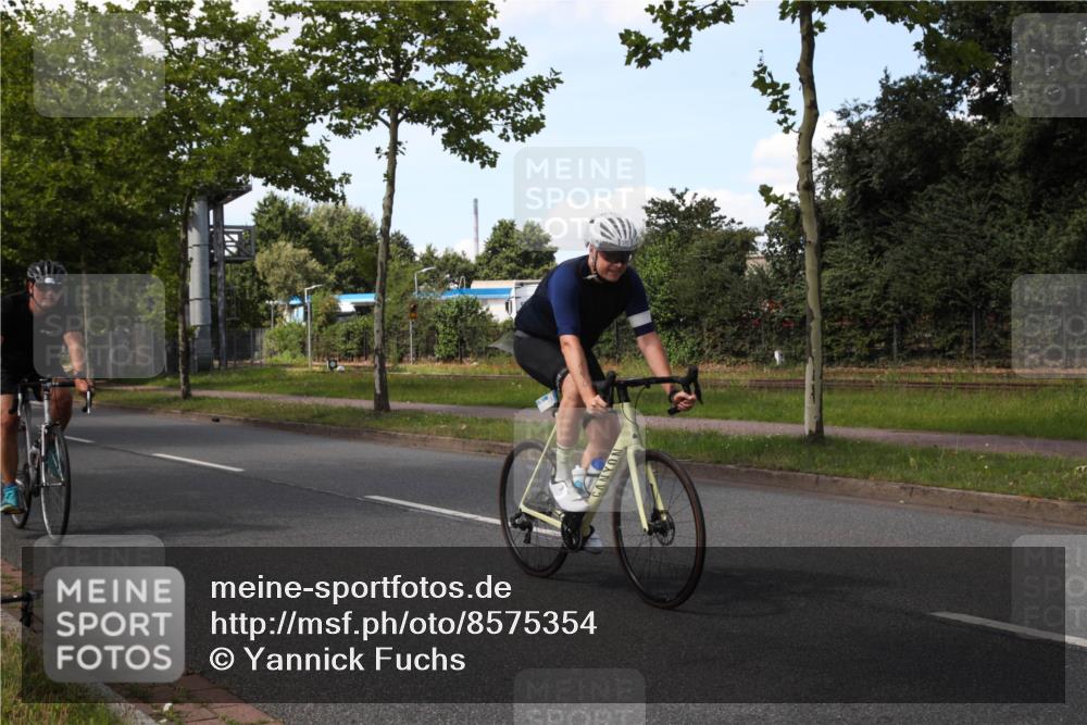 10.08.2025 - GEWOBA Citytriathlon Bremen Yannick Fuchs http://msf.ph/oto/8575354 10.08.2025 14:24:43 Radfahren 3, 165, 180, 247, 298, 332, 432, 488 meine-sportfotos.de
