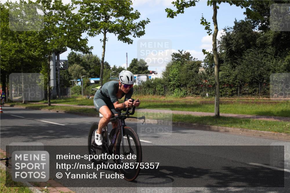 10.08.2025 - GEWOBA Citytriathlon Bremen Yannick Fuchs http://msf.ph/oto/8575357 10.08.2025 14:24:50 Radfahren 22, 165, 180, 247, 269, 298, 332, 346, 432, 488 meine-sportfotos.de