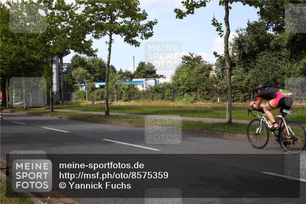 10.08.2025 - GEWOBA Citytriathlon Bremen Yannick Fuchs http://msf.ph/oto/8575359 10.08.2025 14:24:56 Radfahren 22, 165, 166, 180, 202, 235, 269, 332, 346, 432 meine-sportfotos.de