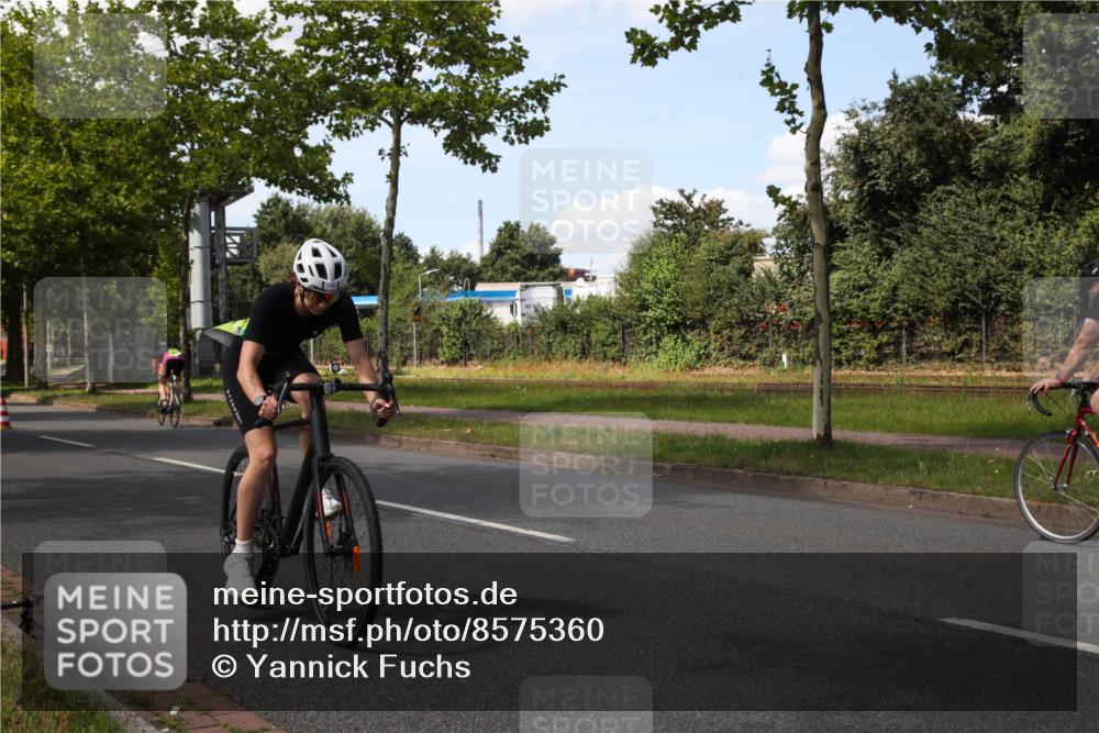 10.08.2025 - GEWOBA Citytriathlon Bremen Yannick Fuchs http://msf.ph/oto/8575360 10.08.2025 14:24:58 Radfahren 22, 166, 202, 235, 269, 332, 346, 432 meine-sportfotos.de