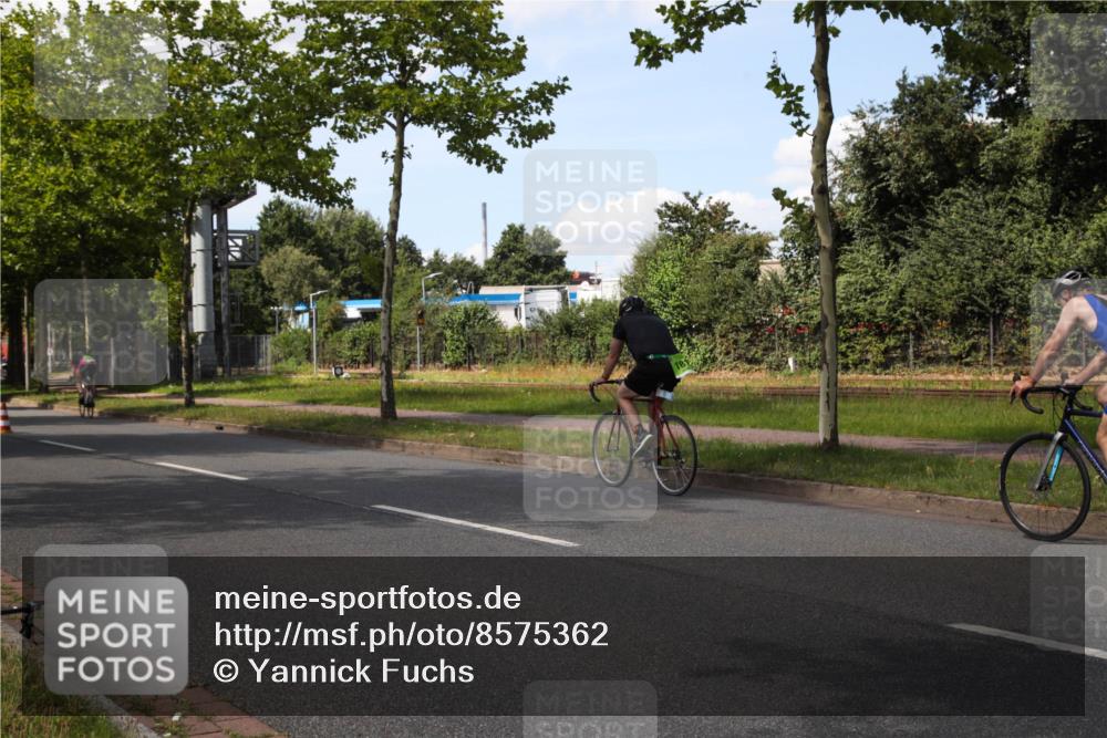 10.08.2025 - GEWOBA Citytriathlon Bremen Yannick Fuchs http://msf.ph/oto/8575362 10.08.2025 14:24:59 Radfahren 22, 166, 202, 235, 269, 332, 346, 432 meine-sportfotos.de