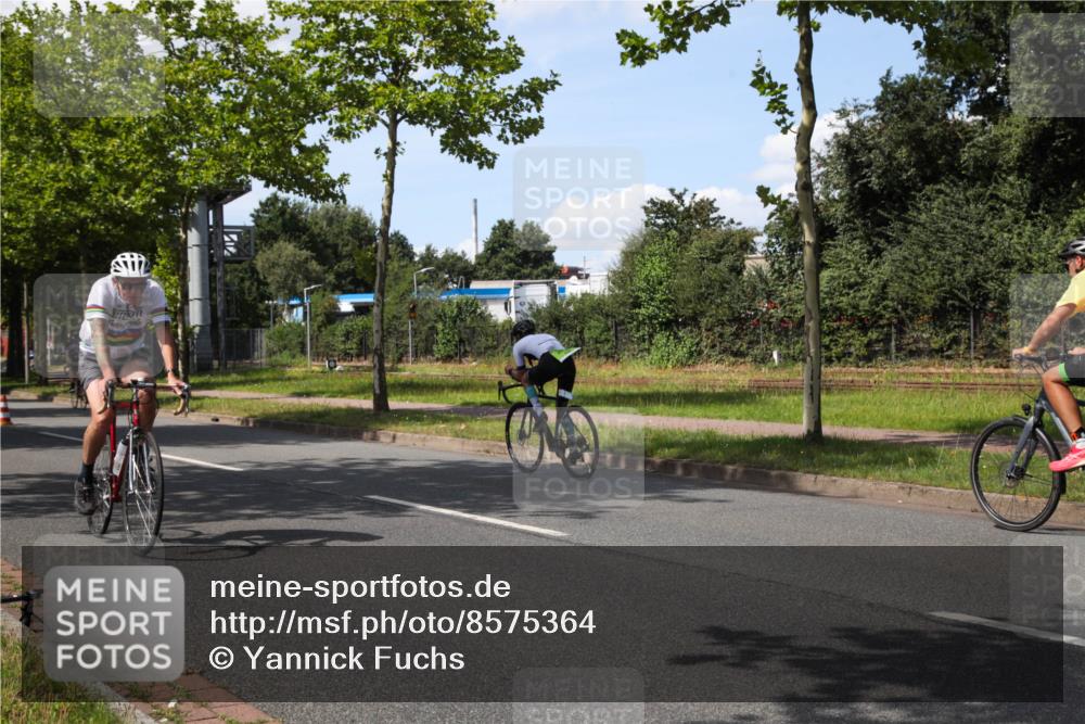 10.08.2025 - GEWOBA Citytriathlon Bremen Yannick Fuchs http://msf.ph/oto/8575364 10.08.2025 14:25:02 Radfahren 22, 166, 202, 235, 269, 332, 346, 432 meine-sportfotos.de