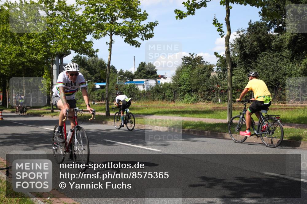 10.08.2025 - GEWOBA Citytriathlon Bremen Yannick Fuchs http://msf.ph/oto/8575365 10.08.2025 14:25:02 Radfahren 22, 166, 202, 235, 269, 332, 346, 432 meine-sportfotos.de