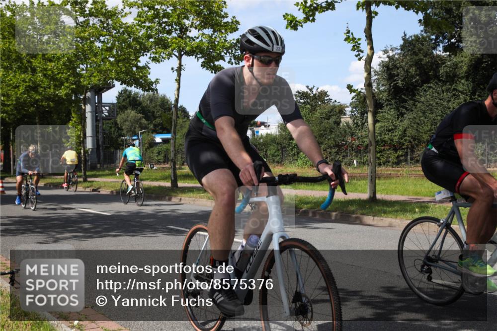 10.08.2025 - GEWOBA Citytriathlon Bremen Yannick Fuchs http://msf.ph/oto/8575376 10.08.2025 14:25:05 Radfahren 22, 49, 166, 202, 235, 267, 269, 270, 346, 462 meine-sportfotos.de