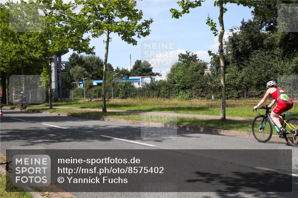 10.08.2025 - GEWOBA Citytriathlon Bremen Yannick Fuchs http://msf.ph/oto/8575402 10.08.2025 14:25:35 Radfahren 208, 336, 479, 499 meine-sportfotos.de