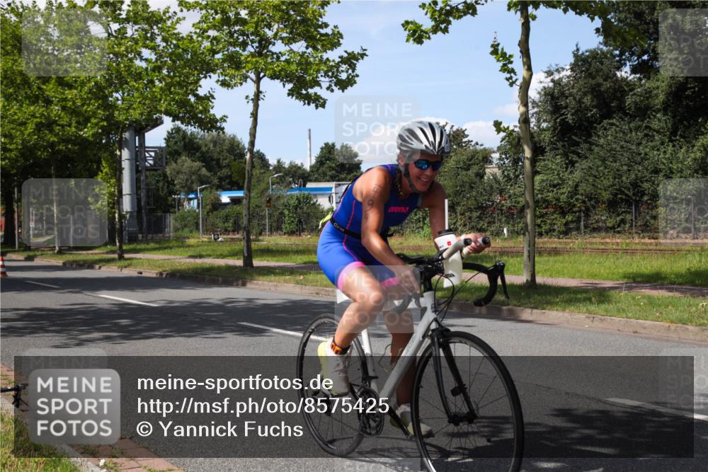 10.08.2025 - GEWOBA Citytriathlon Bremen Yannick Fuchs http://msf.ph/oto/8575425 10.08.2025 14:25:50 Radfahren 167, 181, 446, 499 meine-sportfotos.de