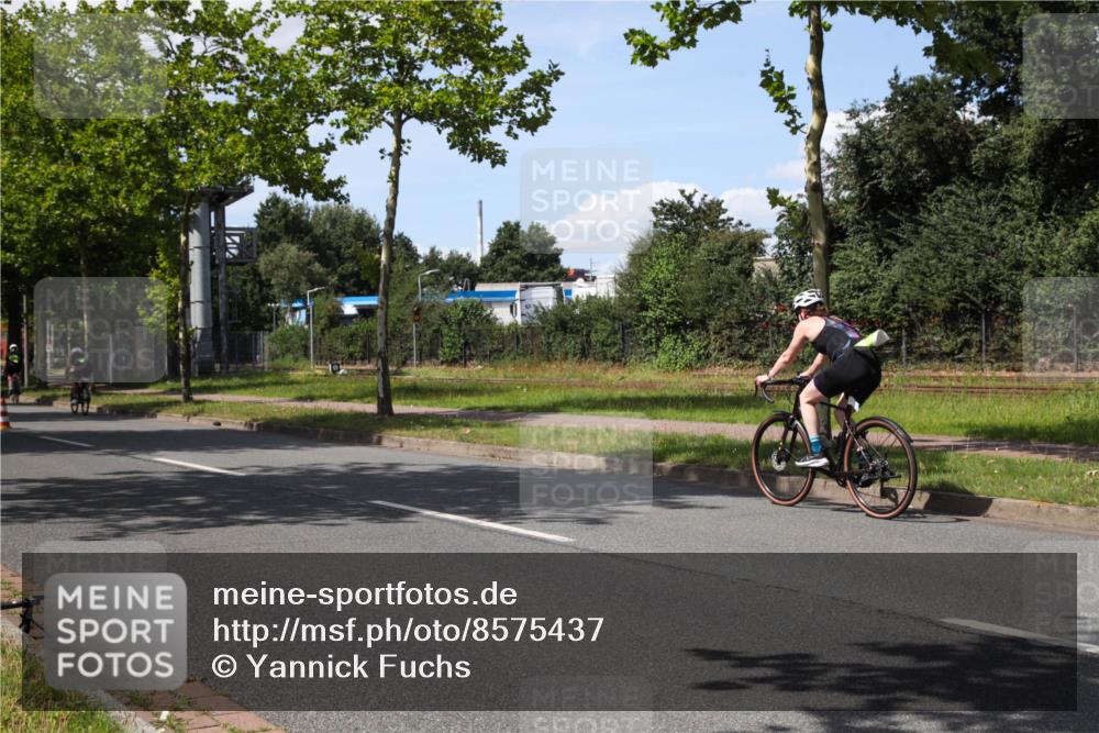 10.08.2025 - GEWOBA Citytriathlon Bremen Yannick Fuchs http://msf.ph/oto/8575437 10.08.2025 14:25:55 Radfahren 167, 181, 220, 273, 325, 331, 446, 499 meine-sportfotos.de