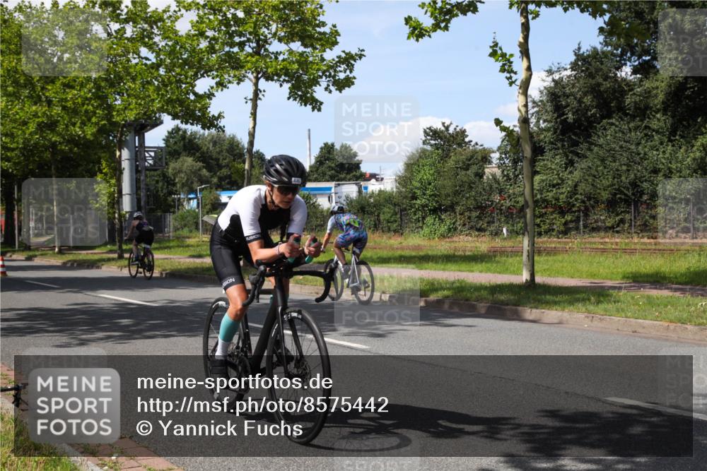 10.08.2025 - GEWOBA Citytriathlon Bremen Yannick Fuchs http://msf.ph/oto/8575442 10.08.2025 14:25:57 Radfahren 167, 181, 220, 273, 325, 331, 446, 499 meine-sportfotos.de