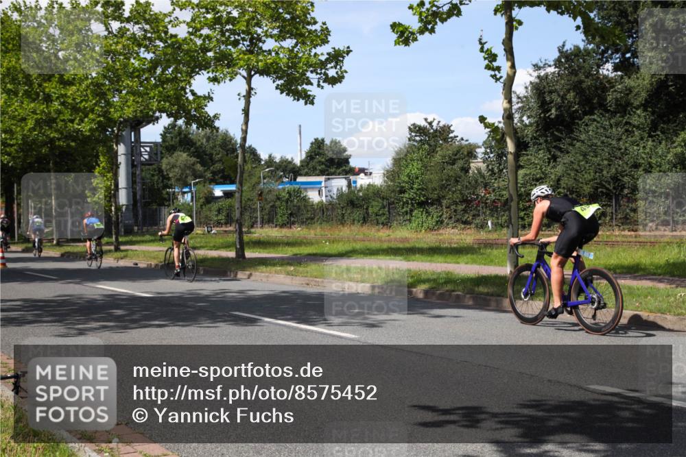 10.08.2025 - GEWOBA Citytriathlon Bremen Yannick Fuchs http://msf.ph/oto/8575452 10.08.2025 14:25:59 Radfahren 167, 181, 220, 231, 273, 325, 331, 446, 499 meine-sportfotos.de