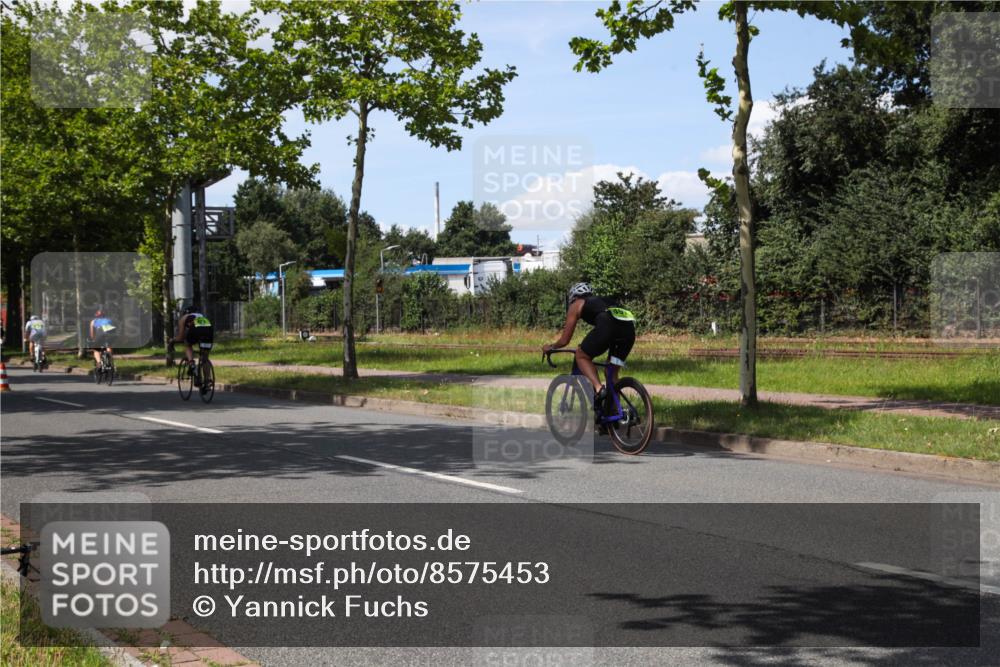 10.08.2025 - GEWOBA Citytriathlon Bremen Yannick Fuchs http://msf.ph/oto/8575453 10.08.2025 14:26:00 Radfahren 167, 181, 220, 231, 273, 325, 331, 446, 499 meine-sportfotos.de
