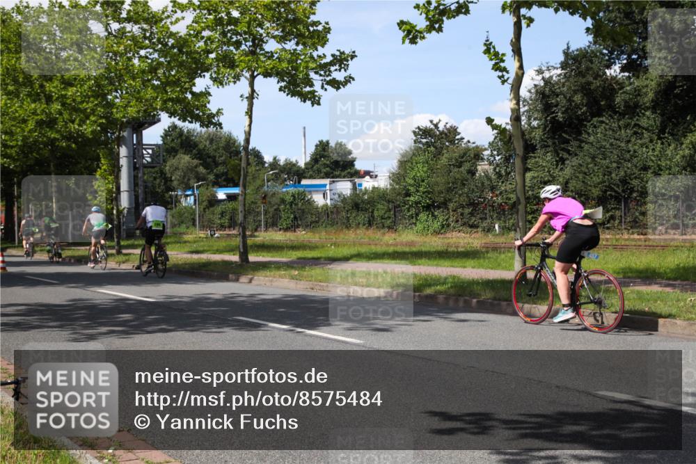 10.08.2025 - GEWOBA Citytriathlon Bremen Yannick Fuchs http://msf.ph/oto/8575484 10.08.2025 14:26:11 Radfahren 181, 220, 231, 273, 278, 325, 331 meine-sportfotos.de