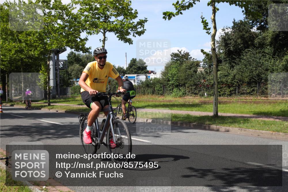 10.08.2025 - GEWOBA Citytriathlon Bremen Yannick Fuchs http://msf.ph/oto/8575495 10.08.2025 14:26:14 Radfahren 220, 231, 273, 278, 325, 331, 360 meine-sportfotos.de