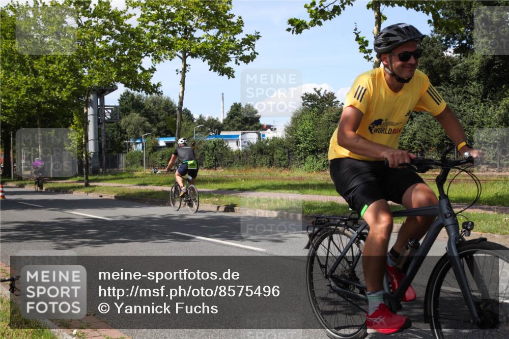 10.08.2025 - GEWOBA Citytriathlon Bremen Yannick Fuchs http://msf.ph/oto/8575496 10.08.2025 14:26:14 Radfahren 220, 231, 273, 278, 325, 331, 360 meine-sportfotos.de