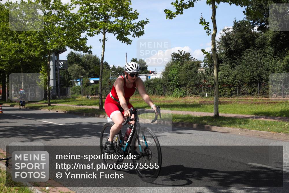 10.08.2025 - GEWOBA Citytriathlon Bremen Yannick Fuchs http://msf.ph/oto/8575555 10.08.2025 14:26:33 Radfahren 358, 360, 404, 408, 445, 453, 532 meine-sportfotos.de