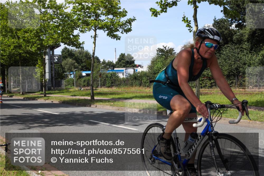 10.08.2025 - GEWOBA Citytriathlon Bremen Yannick Fuchs http://msf.ph/oto/8575561 10.08.2025 14:26:35 Radfahren 358, 360, 404, 408, 445, 453, 532 meine-sportfotos.de