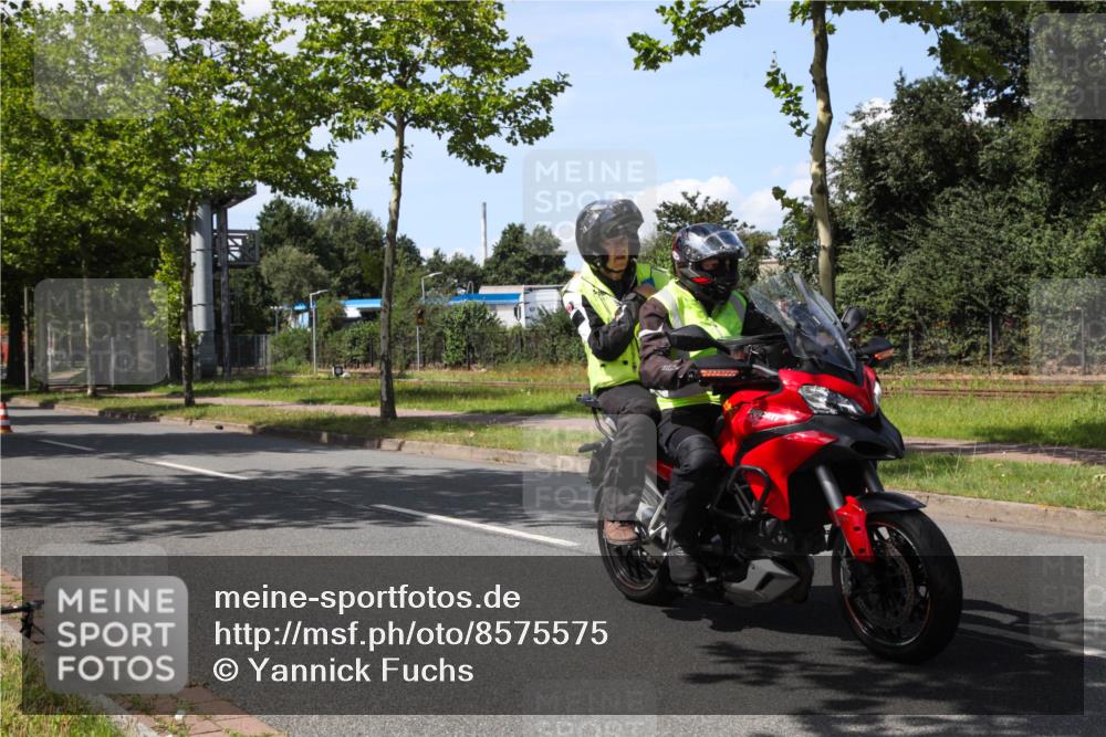 10.08.2025 - GEWOBA Citytriathlon Bremen Yannick Fuchs http://msf.ph/oto/8575575 10.08.2025 14:26:42 Radfahren 349, 358, 372, 404, 408, 422, 445, 453, 484, 532 meine-sportfotos.de