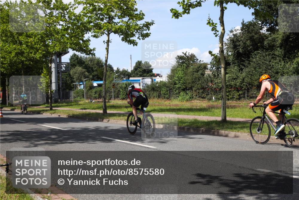 10.08.2025 - GEWOBA Citytriathlon Bremen Yannick Fuchs http://msf.ph/oto/8575580 10.08.2025 14:26:47 Radfahren 349, 358, 372, 408, 422, 445, 484, 497, 532 meine-sportfotos.de