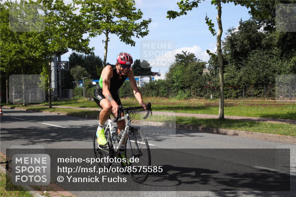 10.08.2025 - GEWOBA Citytriathlon Bremen Yannick Fuchs http://msf.ph/oto/8575585 10.08.2025 14:27:11 Radfahren 189, 196, 276, 286, 305, 318, 441, 457 meine-sportfotos.de