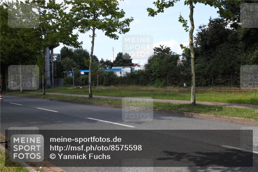 10.08.2025 - GEWOBA Citytriathlon Bremen Yannick Fuchs http://msf.ph/oto/8575598 10.08.2025 14:27:27 Radfahren 120, 156, 286, 320, 441 meine-sportfotos.de