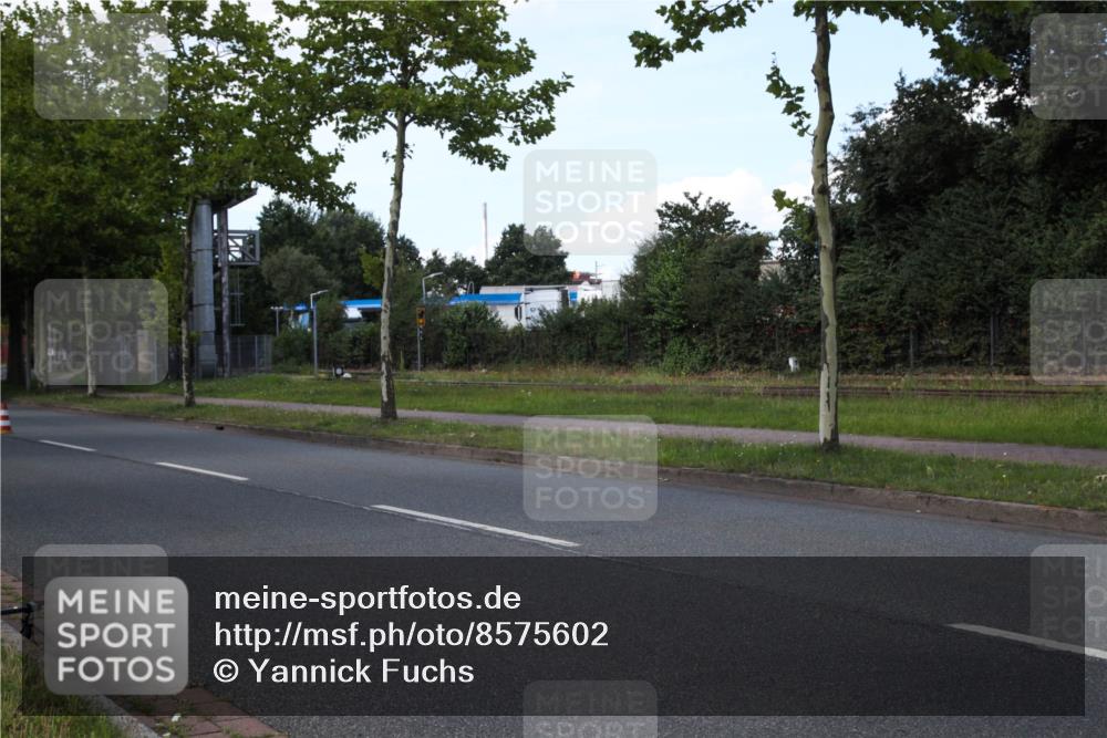 10.08.2025 - GEWOBA Citytriathlon Bremen Yannick Fuchs http://msf.ph/oto/8575602 10.08.2025 14:27:28 Radfahren 120, 156, 286, 320, 363, 441 meine-sportfotos.de