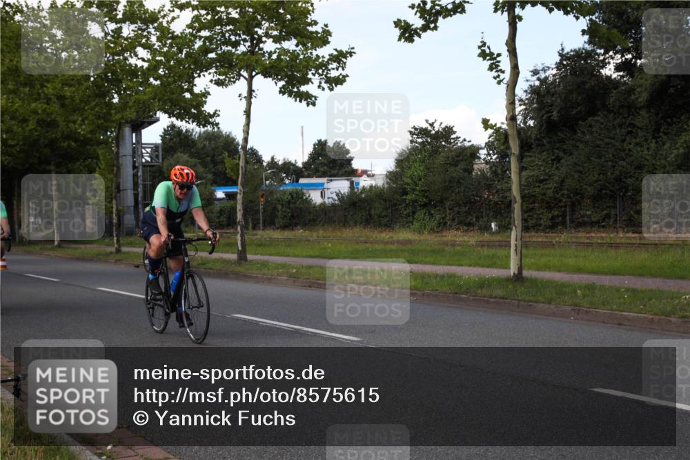 10.08.2025 - GEWOBA Citytriathlon Bremen Yannick Fuchs http://msf.ph/oto/8575615 10.08.2025 14:27:32 Radfahren 120, 156, 320, 363, 441 meine-sportfotos.de