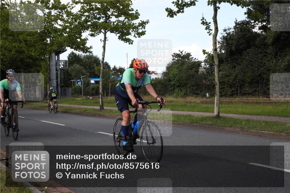 10.08.2025 - GEWOBA Citytriathlon Bremen Yannick Fuchs http://msf.ph/oto/8575616 10.08.2025 14:27:32 Radfahren 120, 156, 320, 363, 441 meine-sportfotos.de