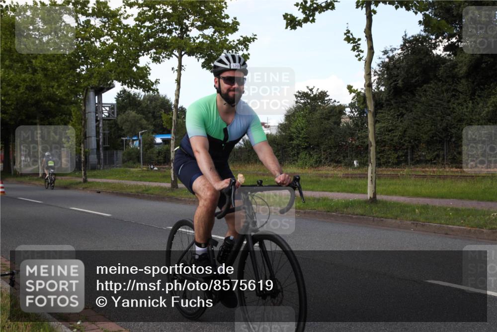 10.08.2025 - GEWOBA Citytriathlon Bremen Yannick Fuchs http://msf.ph/oto/8575619 10.08.2025 14:27:33 Radfahren 120, 156, 320, 363 meine-sportfotos.de