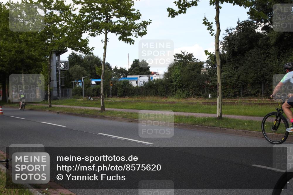 10.08.2025 - GEWOBA Citytriathlon Bremen Yannick Fuchs http://msf.ph/oto/8575620 10.08.2025 14:27:33 Radfahren 120, 156, 320, 363 meine-sportfotos.de