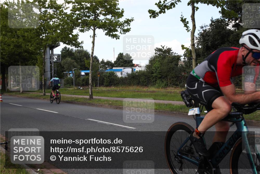 10.08.2025 - GEWOBA Citytriathlon Bremen Yannick Fuchs http://msf.ph/oto/8575626 10.08.2025 14:27:36 Radfahren 120, 156, 194, 320, 363 meine-sportfotos.de