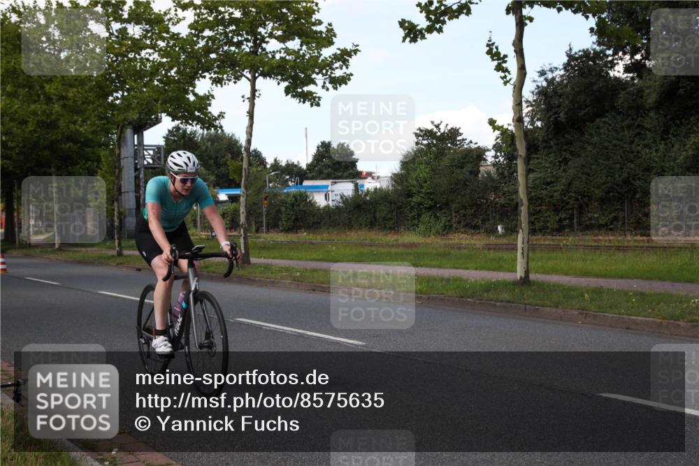 10.08.2025 - GEWOBA Citytriathlon Bremen Yannick Fuchs http://msf.ph/oto/8575635 10.08.2025 14:27:40 Radfahren 156, 194, 320, 322, 363 meine-sportfotos.de