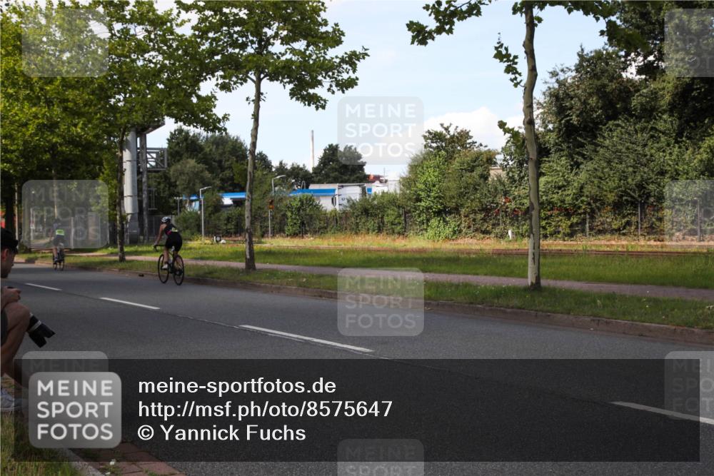 10.08.2025 - GEWOBA Citytriathlon Bremen Yannick Fuchs http://msf.ph/oto/8575647 10.08.2025 14:27:46 Radfahren 156, 159, 194, 293, 322, 363 meine-sportfotos.de