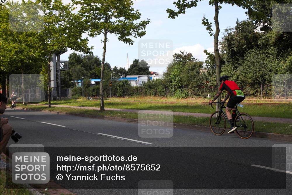 10.08.2025 - GEWOBA Citytriathlon Bremen Yannick Fuchs http://msf.ph/oto/8575652 10.08.2025 14:27:48 Radfahren 156, 159, 194, 293, 322, 363 meine-sportfotos.de