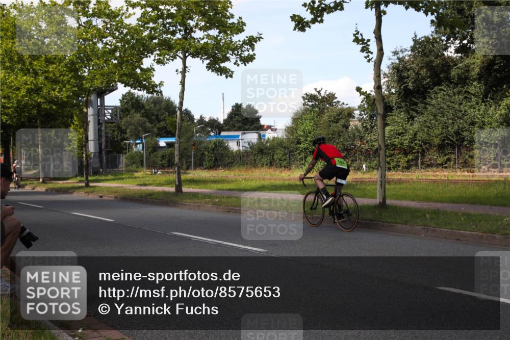 10.08.2025 - GEWOBA Citytriathlon Bremen Yannick Fuchs http://msf.ph/oto/8575653 10.08.2025 14:27:48 Radfahren 156, 159, 194, 293, 322, 363 meine-sportfotos.de