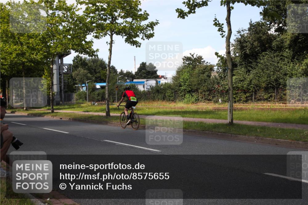 10.08.2025 - GEWOBA Citytriathlon Bremen Yannick Fuchs http://msf.ph/oto/8575655 10.08.2025 14:27:49 Radfahren 156, 159, 194, 293, 322, 363 meine-sportfotos.de
