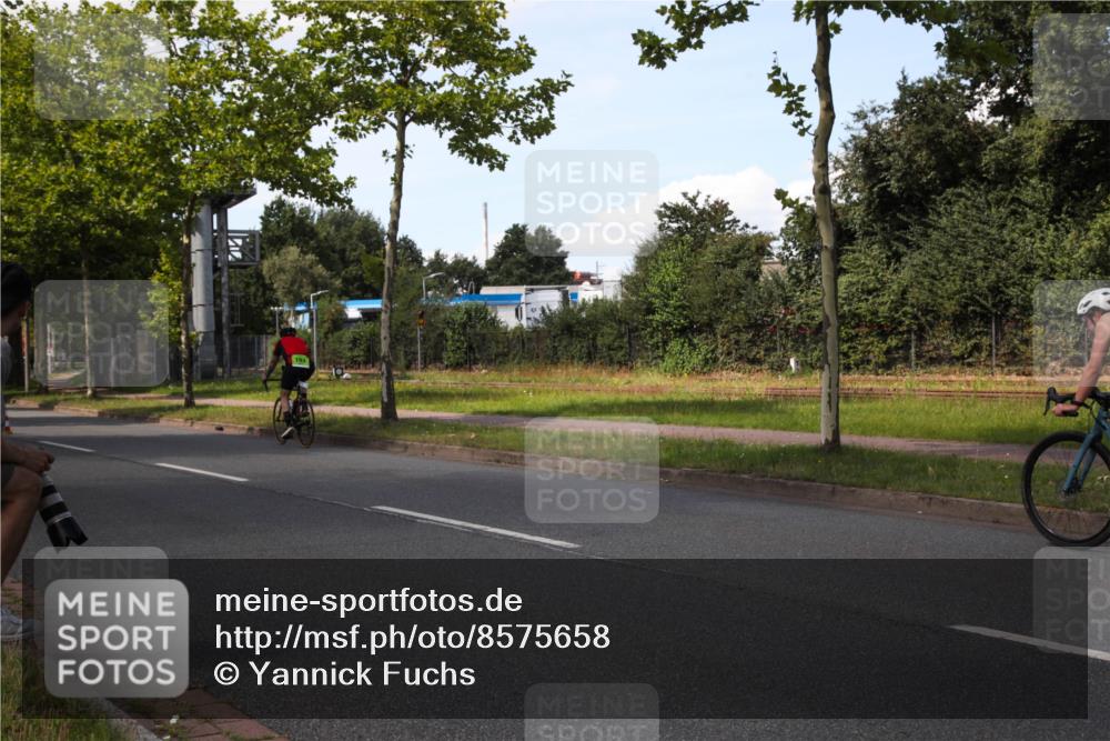 10.08.2025 - GEWOBA Citytriathlon Bremen Yannick Fuchs http://msf.ph/oto/8575658 10.08.2025 14:27:50 Radfahren 156, 159, 194, 293, 322, 363 meine-sportfotos.de