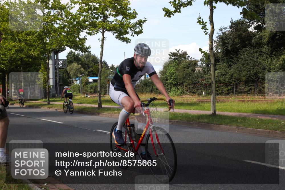 10.08.2025 - GEWOBA Citytriathlon Bremen Yannick Fuchs http://msf.ph/oto/8575665 10.08.2025 14:27:52 Radfahren 159, 194, 293, 322, 363 meine-sportfotos.de