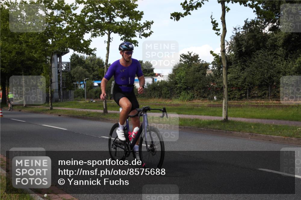 10.08.2025 - GEWOBA Citytriathlon Bremen Yannick Fuchs http://msf.ph/oto/8575688 10.08.2025 14:28:05 Radfahren 70, 159, 293 meine-sportfotos.de