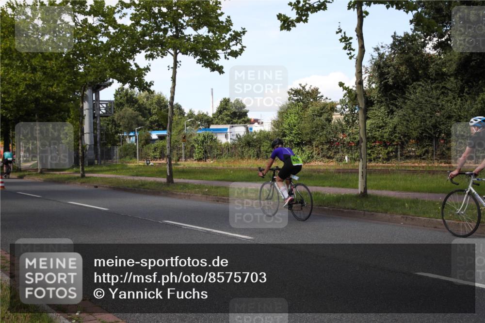 10.08.2025 - GEWOBA Citytriathlon Bremen Yannick Fuchs http://msf.ph/oto/8575703 10.08.2025 14:28:26 Radfahren 237, 367, 382, 401, 448 meine-sportfotos.de