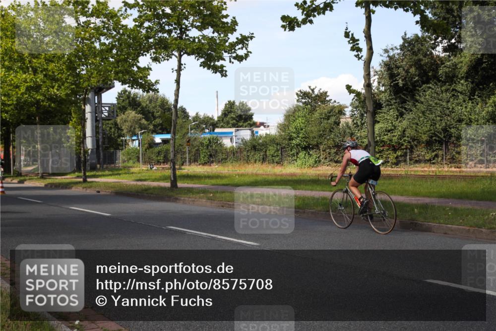 10.08.2025 - GEWOBA Citytriathlon Bremen Yannick Fuchs http://msf.ph/oto/8575708 10.08.2025 14:28:33 Radfahren 171, 237, 367, 401, 467, 483 meine-sportfotos.de
