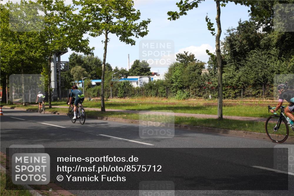 10.08.2025 - GEWOBA Citytriathlon Bremen Yannick Fuchs http://msf.ph/oto/8575712 10.08.2025 14:28:35 Radfahren 171, 237, 367, 401, 467, 483 meine-sportfotos.de