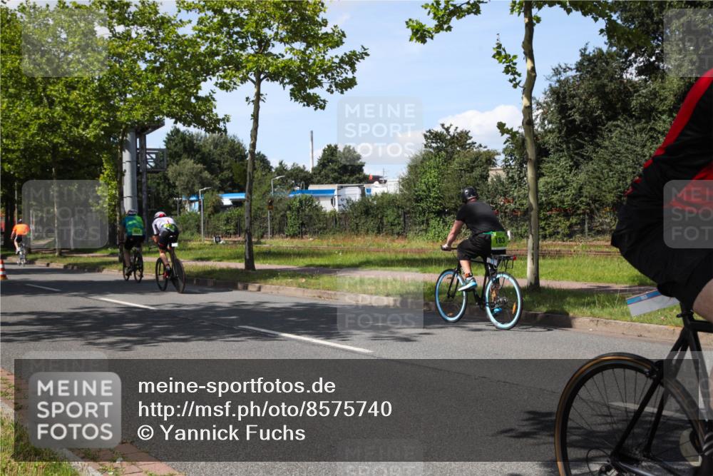 10.08.2025 - GEWOBA Citytriathlon Bremen Yannick Fuchs http://msf.ph/oto/8575740 10.08.2025 14:28:56 Radfahren 168, 171, 172, 193, 321, 350, 403 meine-sportfotos.de