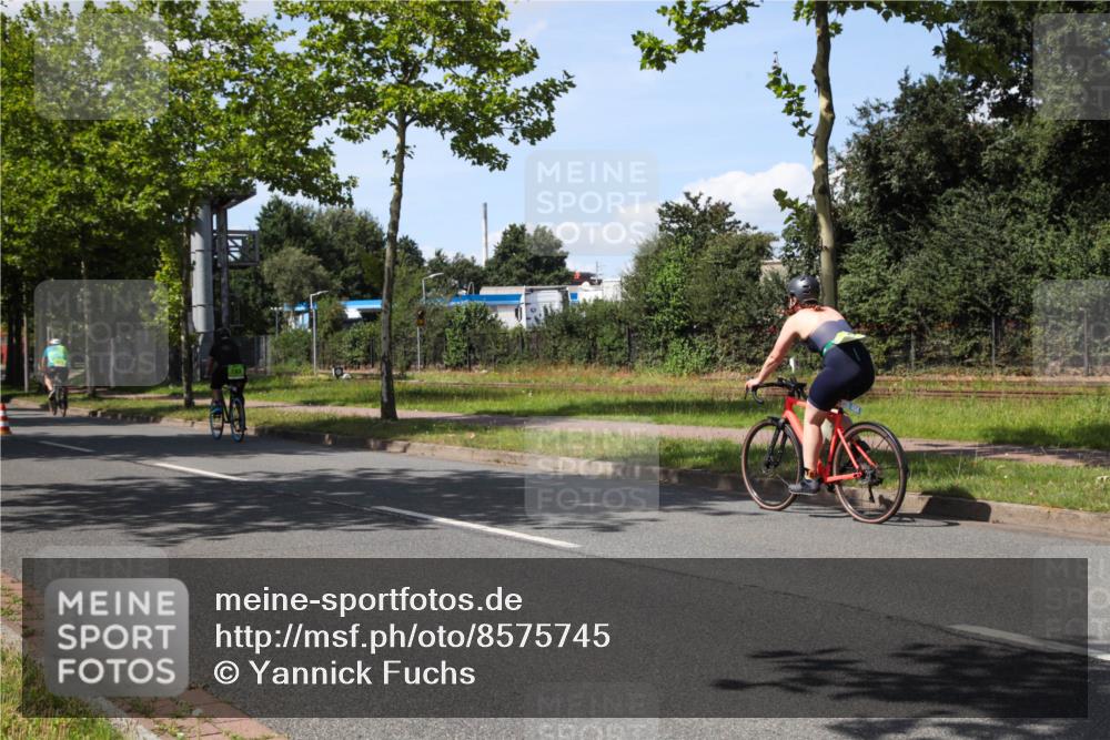 10.08.2025 - GEWOBA Citytriathlon Bremen Yannick Fuchs http://msf.ph/oto/8575745 10.08.2025 14:28:58 Radfahren 168, 171, 172, 193, 321, 350, 403 meine-sportfotos.de