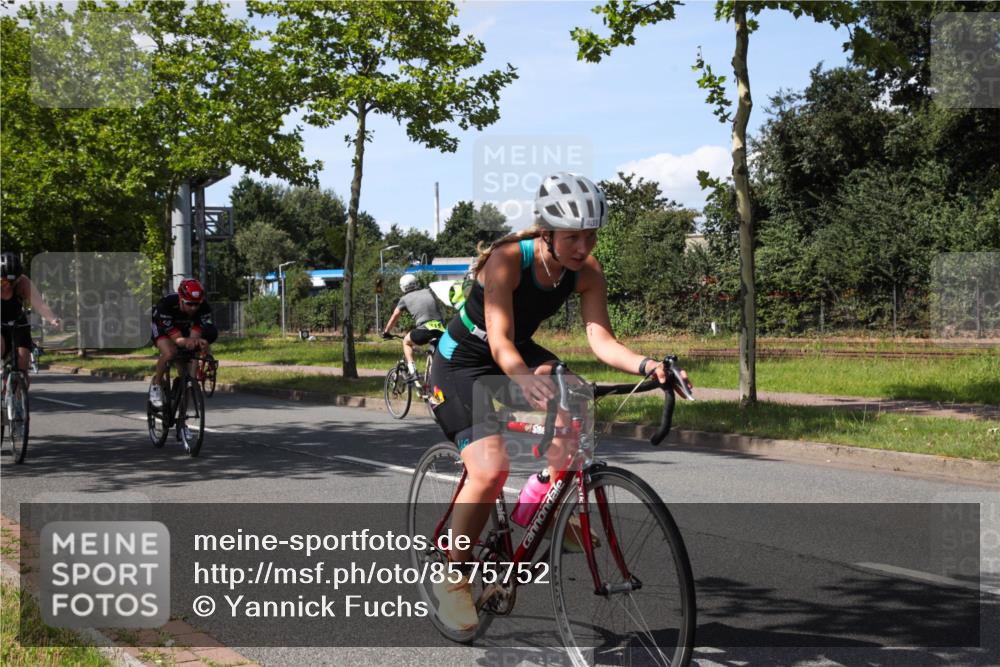 10.08.2025 - GEWOBA Citytriathlon Bremen Yannick Fuchs http://msf.ph/oto/8575752 10.08.2025 14:29:00 Radfahren 168, 172, 193, 321, 350, 403 meine-sportfotos.de