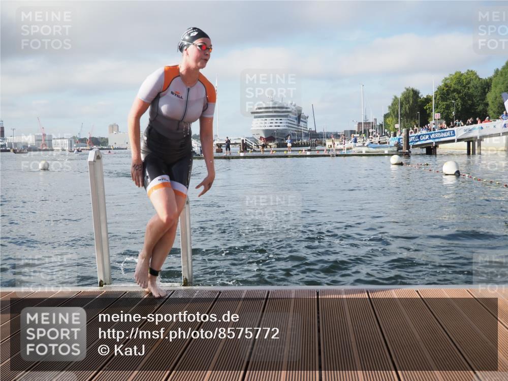 17.08.2025 - KN Förde Triathlon 2025 KatJ http://msf.ph/oto/8575772 17.08.2025 09:07:39 Schwimmen 103, 104, 103, 104 meine-sportfotos.de