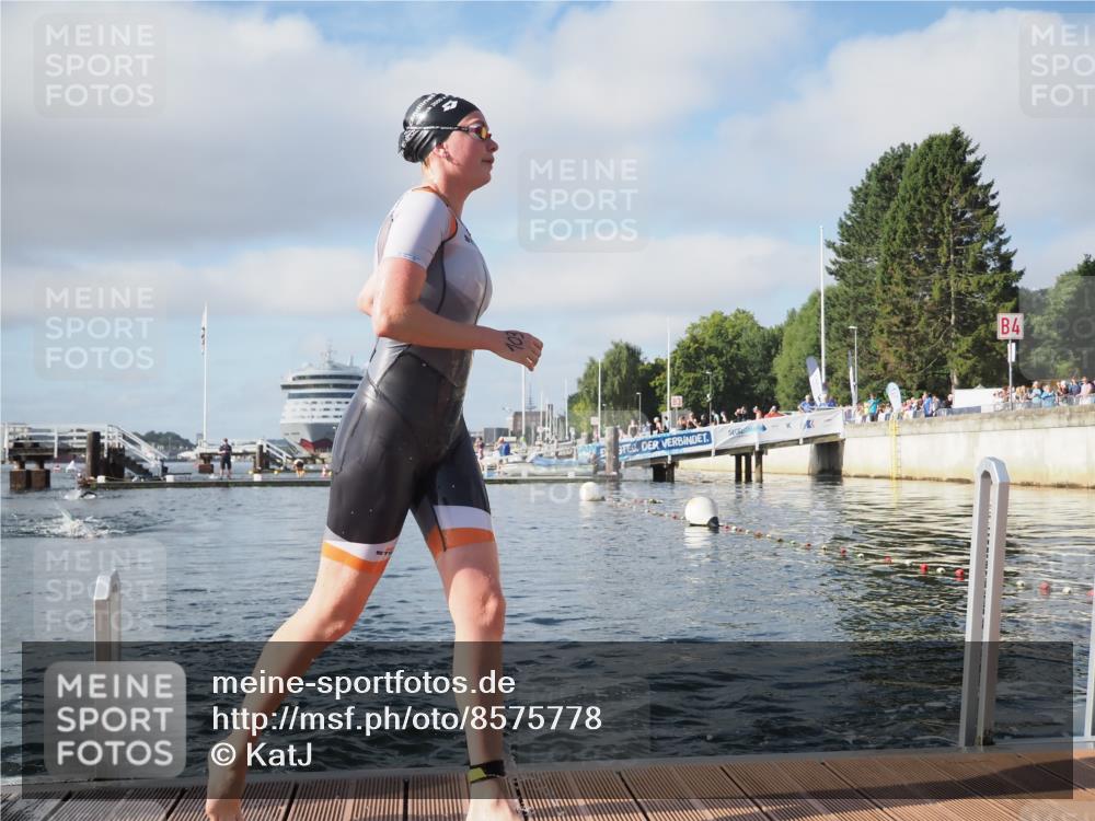 17.08.2025 - KN Förde Triathlon 2025 KatJ http://msf.ph/oto/8575778 17.08.2025 09:07:40 Schwimmen 103, 104, 103, 104 meine-sportfotos.de