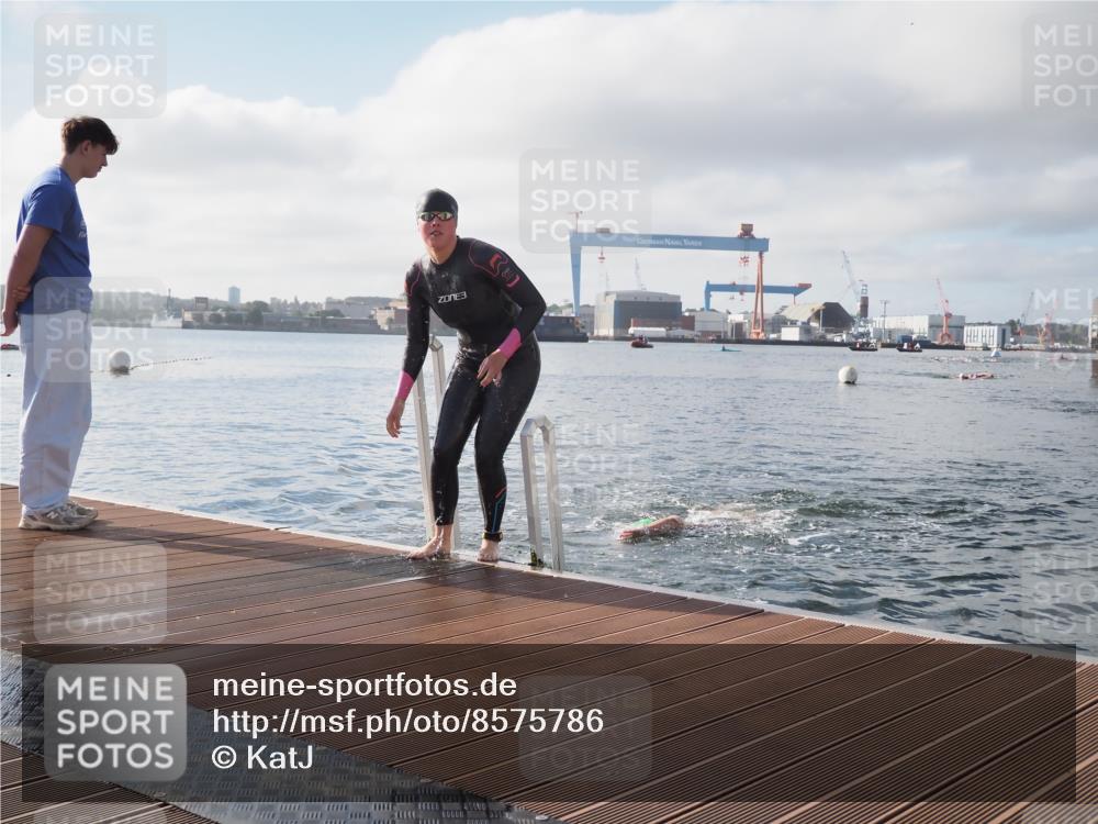 17.08.2025 - KN Förde Triathlon 2025 KatJ http://msf.ph/oto/8575786 17.08.2025 09:07:59 Schwimmen 106, 252, 106, 252 meine-sportfotos.de